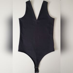 NWT Abercrombie Women's Seamless Fabric V-Neck Bodysuit Size S